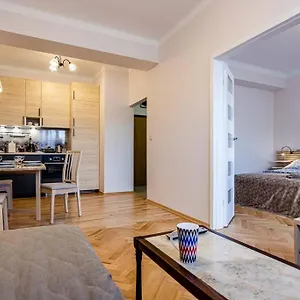 Plac Konstytucji 4, Centrum Apartament